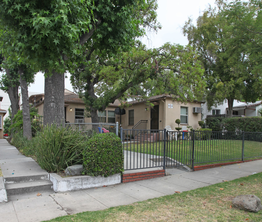 415-417 E Valencia Ave in Burbank, CA - Foto de edificio