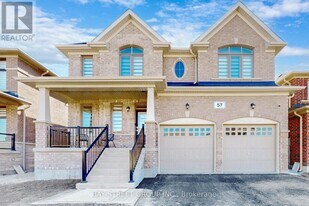 57 Big Canoe Dr in Georgina, ON - Building Photo