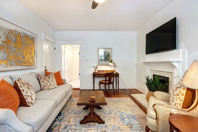 306 E Victory Dr in Savannah, GA - Building Photo - Building Photo