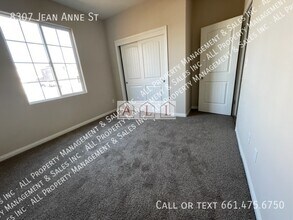 8307 Jean Anne St in Bakersfield, CA - Foto de edificio - Building Photo