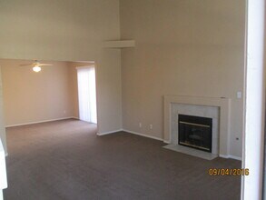 2821 Mill Point Dr in Henderson, NV - Building Photo - Building Photo