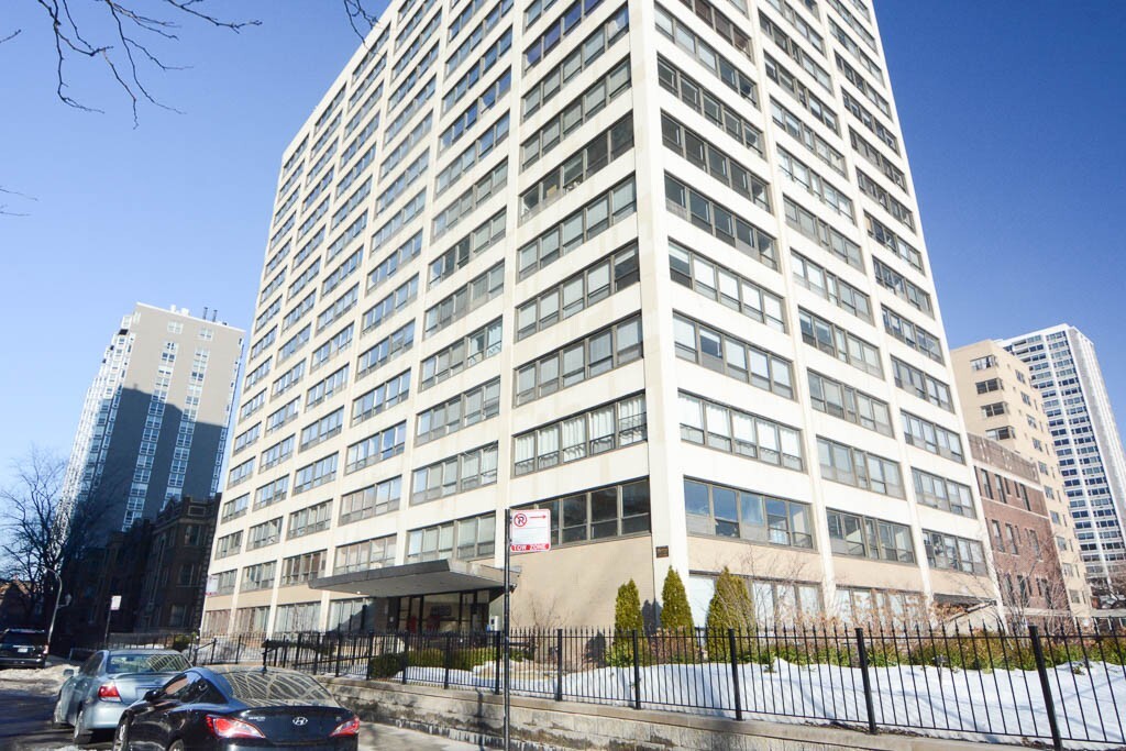 4180 N Marine Dr in Chicago, IL - Building Photo