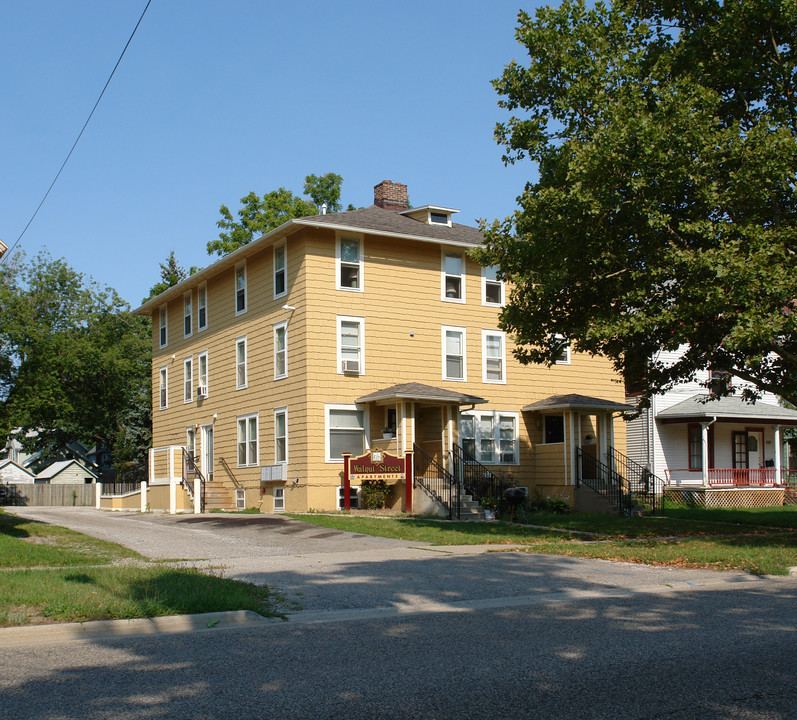 Walnut Apartments in Lansing, MI - Building Photo