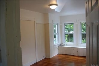 35 S Chestnut St, Unit 35A in New Paltz, NY - Foto de edificio - Building Photo