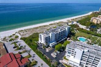 2105 Gulf of Mexico Dr in Longboat Key, FL - Foto de edificio - Building Photo