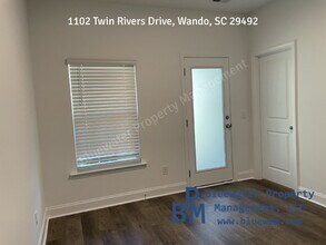 1102 Twin Rivers Dr in Charleston, SC - Building Photo - Building Photo