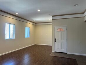 14352 Tiara St, Unit 3 in Van Nuys, CA - Building Photo - Building Photo