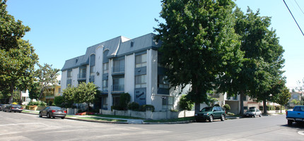 Babcock Terrace in Studio City, CA - Foto de edificio - Building Photo