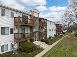 Coach House Manor Condominiums in Dayton, OH - Building Photo - Building Photo