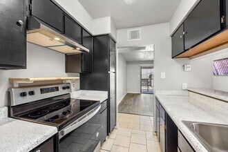 206 Plaza Verde Dr, Unit 35 in Houston, TX - Building Photo - Building Photo