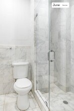 826 9th Ave in New York, NY - Foto de edificio - Building Photo