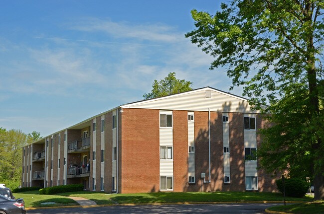 Pennsbury Woods in Levittown, PA - Building Photo - Building Photo