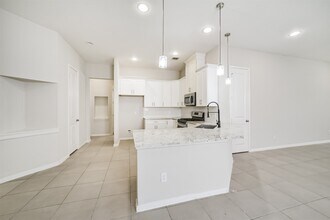 10334 Solitaire Cir in Houston, TX - Building Photo - Building Photo