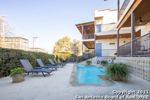 property at 1542 N Alamo St