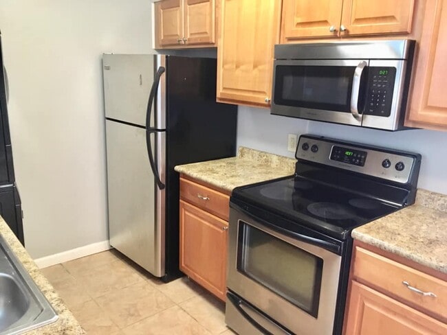 8120 W Markham St in Little Rock, AR - Building Photo - Building Photo