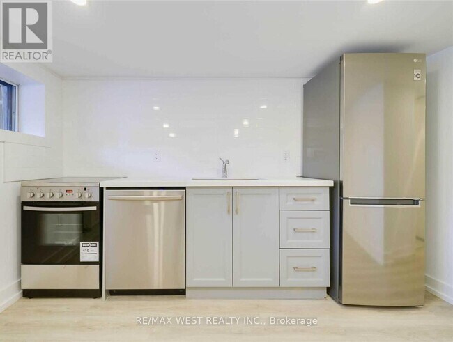 129 Curzon St in Toronto, ON - Building Photo - Building Photo