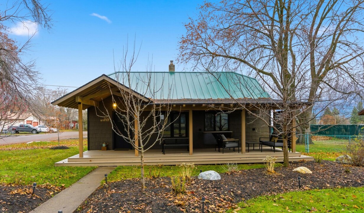 809 3rd Ave W in Columbia Falls, MT - Building Photo