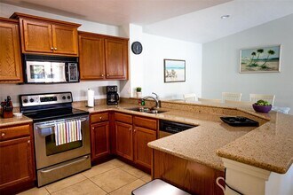 4065 Crockers Lake Blvd in Sarasota, FL - Building Photo - Building Photo