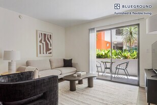 10977 Bluffside Dr in Los Angeles, CA - Building Photo