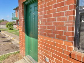 8915 McPherson Rd in Laredo, TX - Building Photo - Building Photo