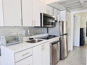 1601 Meridian Ave in Miami Beach, FL - Building Photo - Building Photo