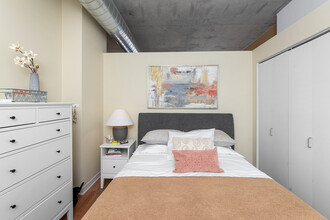 1000 N Kingsbury St, Unit # 0201 in Chicago, IL - Building Photo - Building Photo