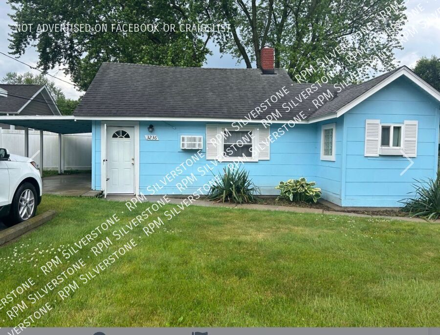 3236 Caroline St in Auburn Hills, MI - Building Photo