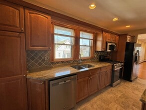 14 Melville Rd, Unit 14 in Somerville, MA - Building Photo - Building Photo