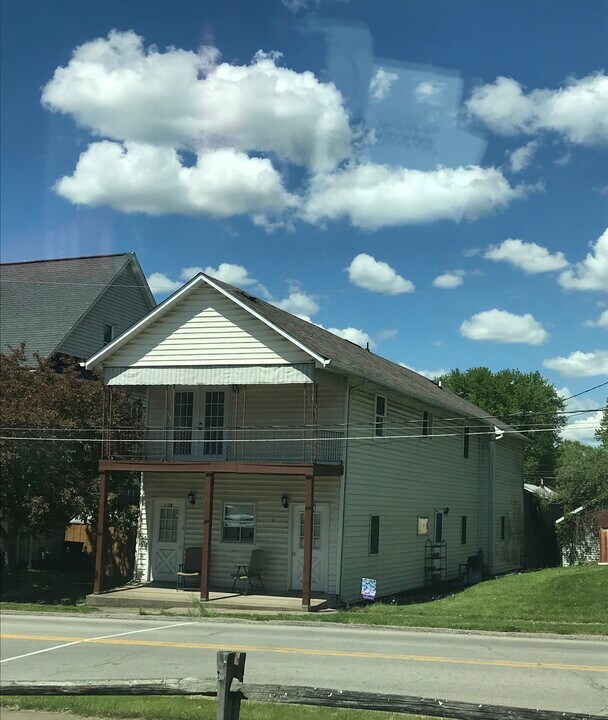 102 Saint John St, Unit B in Midway, PA - Foto de edificio