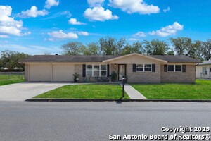 1228 Rivercrest Dr in New Braunfels, TX - Building Photo