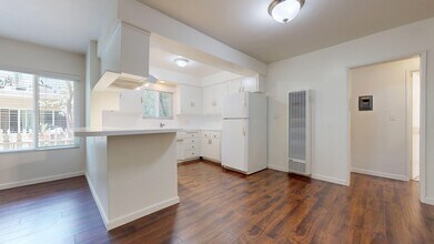 2407 Ruhland Ave, Unit 2 in Redondo Beach, CA - Building Photo - Building Photo