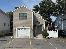 7 Dosco Dr in Providence, RI - Building Photo