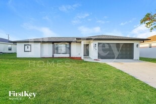 708 NE 7th Terrace in Cape Coral, FL - Building Photo