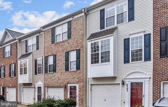 8503 Towne Manor Ct in Alexandria, VA - Building Photo - Building Photo