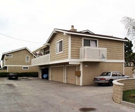 Avocado Villas in Costa Mesa, CA - Foto de edificio - Building Photo