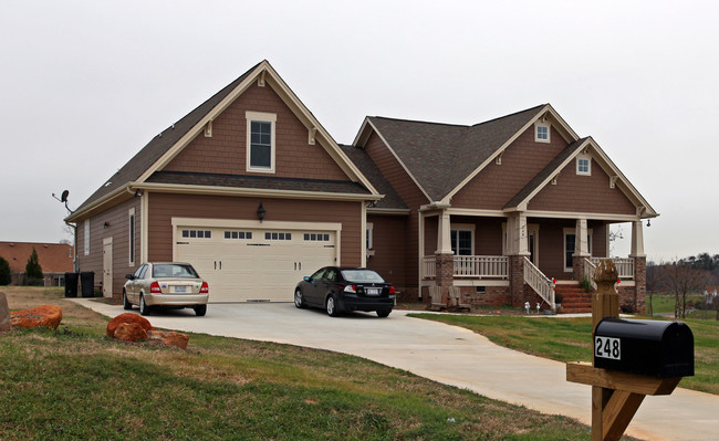 248 Shambley Meadows Dr in Pittsboro, NC - Building Photo - Building Photo