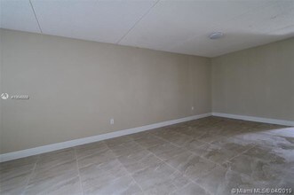 6115 NW 186th St-Unit -308 in Hialeah, FL - Building Photo - Building Photo