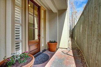 2318 Welch St in Houston, TX - Building Photo - Building Photo