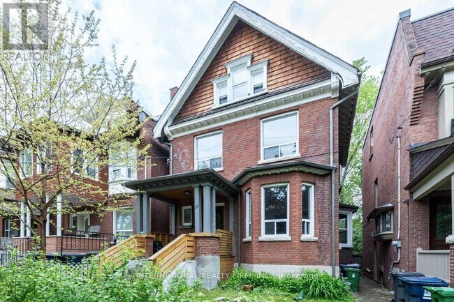 201 Madison Ave in Toronto, ON - Building Photo - Building Photo