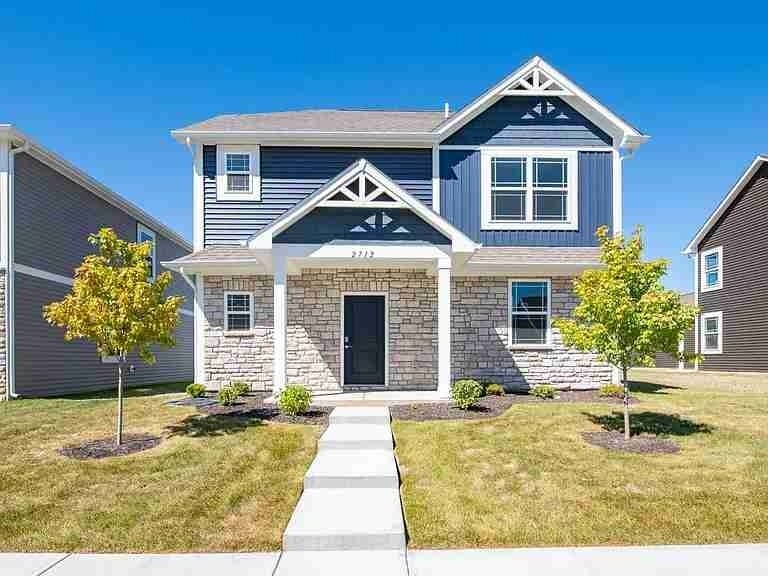 2712 Lamar Dr in Whitestown, IN - Building Photo