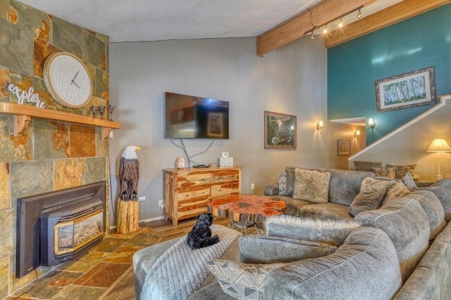 160 Pinon Causeway in Pagosa Springs, CO - Foto de edificio - Building Photo