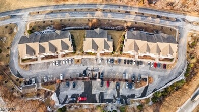 53 Park Dr in Clinton, NJ - Building Photo - Building Photo