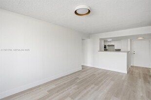 1010 NW 11th St in Miami, FL - Building Photo