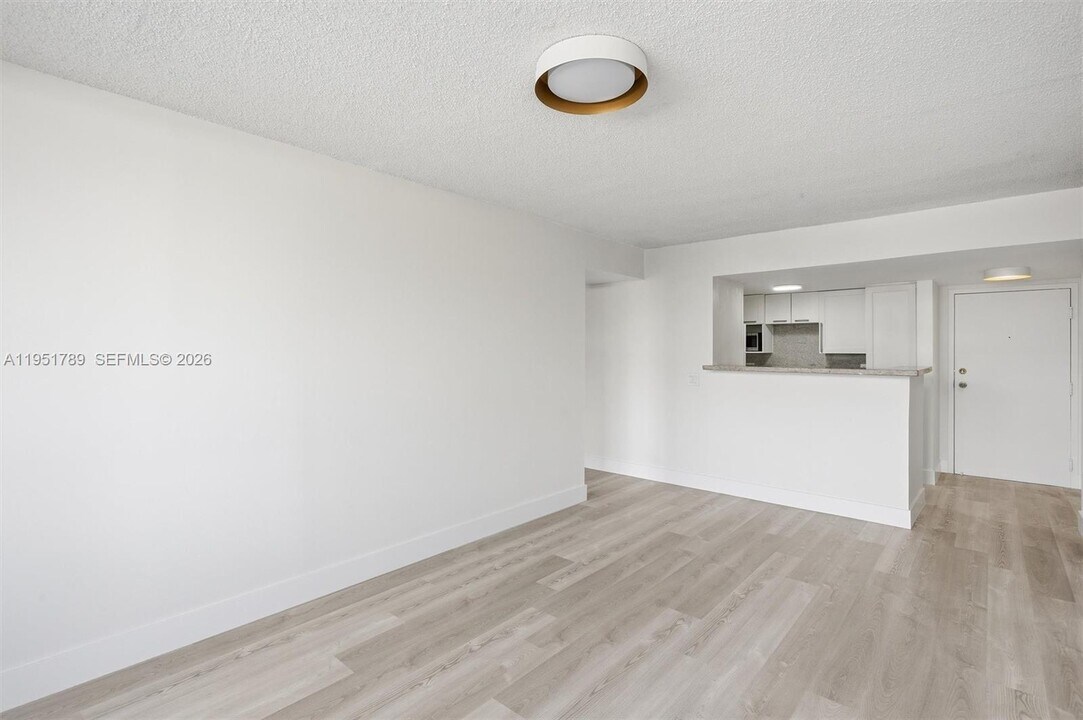 1010 NW 11th St in Miami, FL - Building Photo