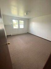 1627 Woodbine Dr-Unit -12 in Round Lake Beach, IL - Building Photo - Building Photo