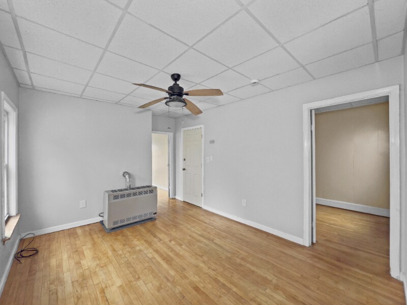 27 W 4th St in Lowell, MA - Building Photo
