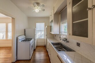 112 E Norwood Ct in San Antonio, TX - Building Photo - Building Photo