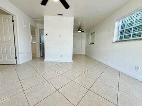 906 SW 7th Terrace in Hallandale Beach, FL - Building Photo - Building Photo