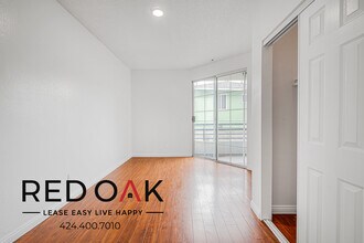 4320 S Centinela Ave, Unit 104 in Los Angeles, CA - Building Photo - Building Photo