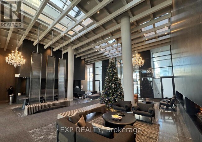 8 Interchange Wy in Vaughan, ON - Building Photo - Building Photo